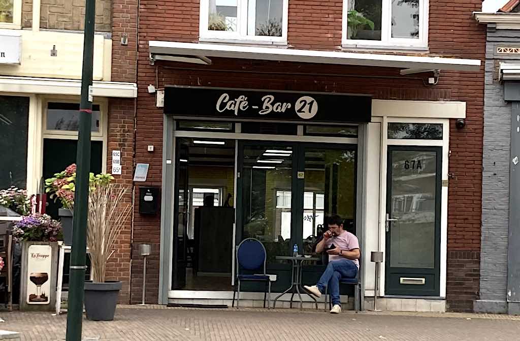 Café-Bar 21 bij rechter na Bibob-sluiting