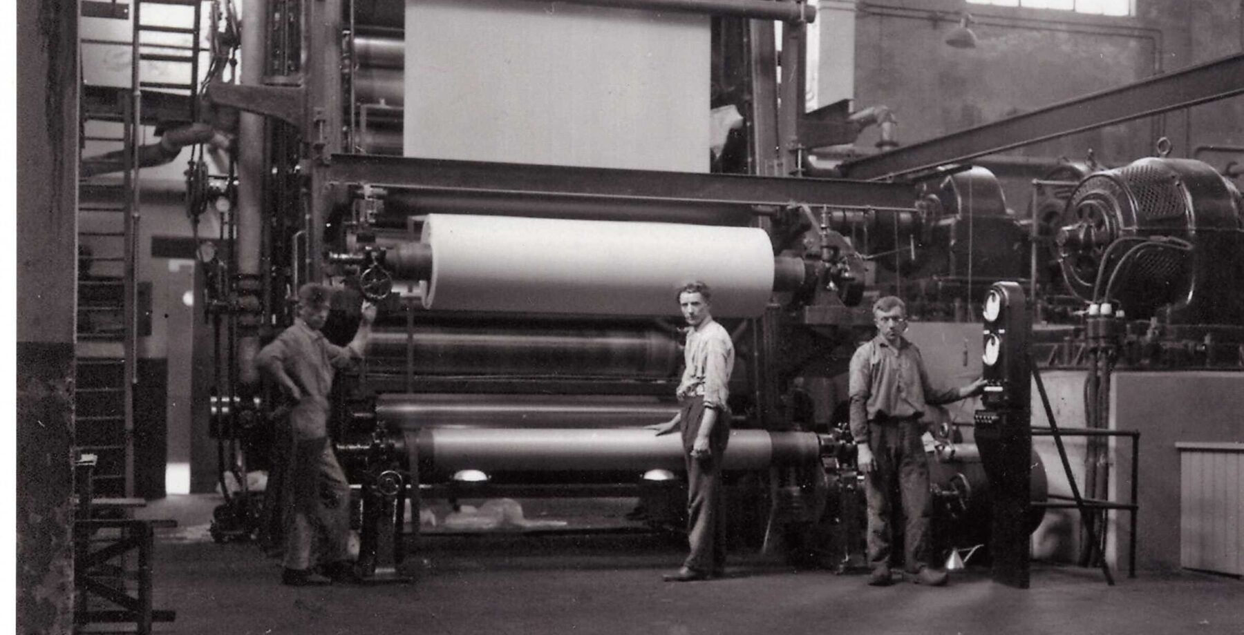 Papierfabriek-Van-Gelder-Wormer-1950-gemeentearchief-Zaanstad papiergeschiedenis april 2024