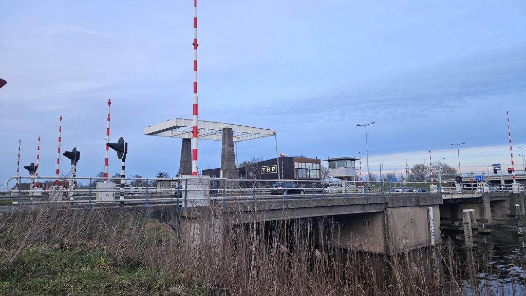 Nachtelijke afsluitingen Brug Krommenie
