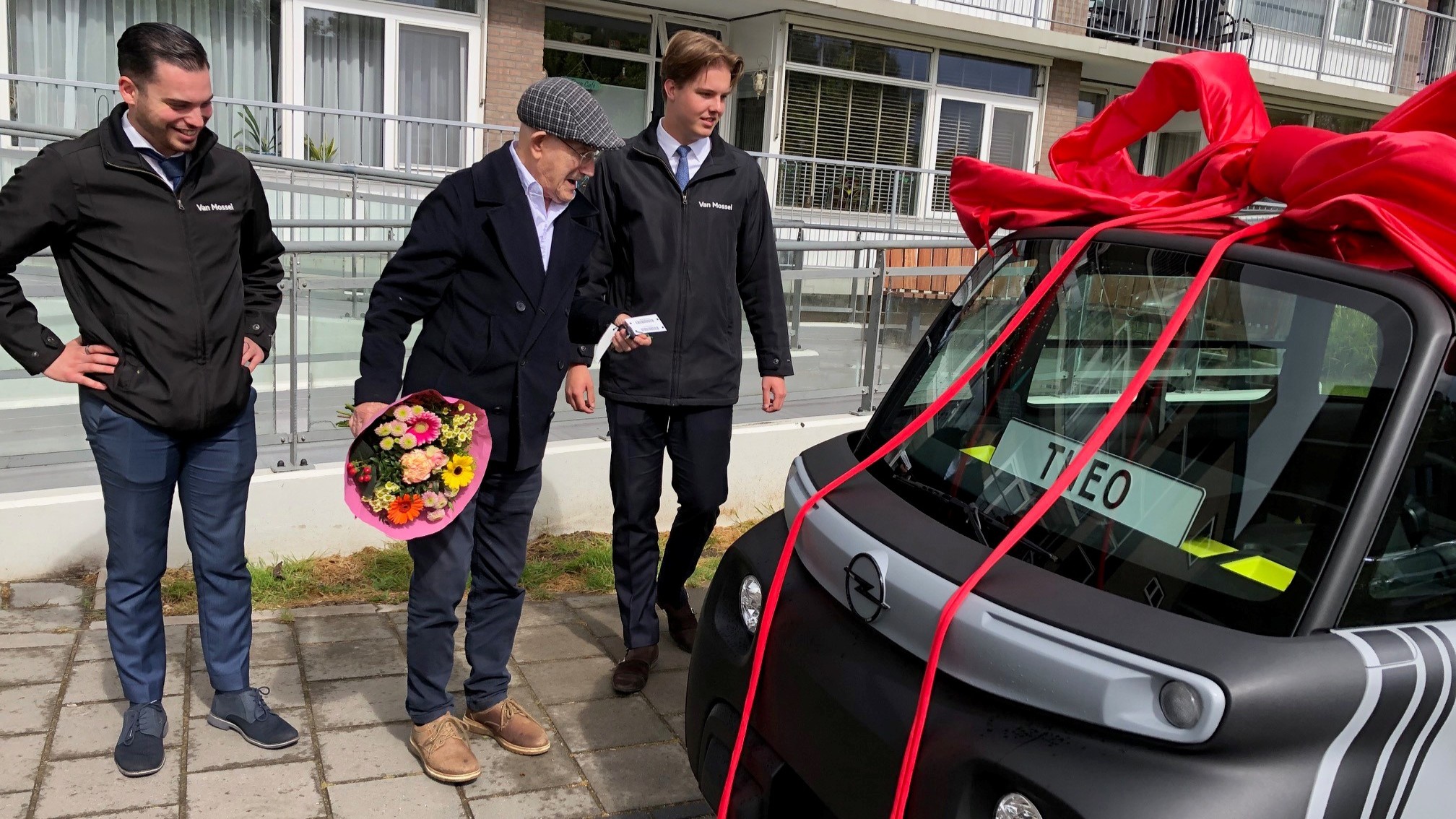 96 jaar: rijbewijs en nieuwe auto