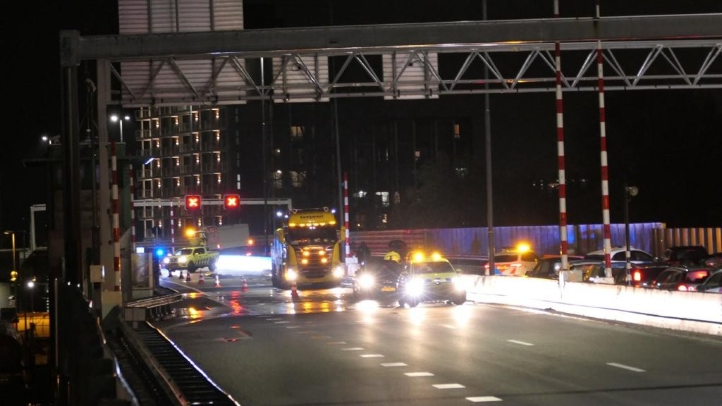 A8 volledig afgesloten na ongelukken op Coenbrug