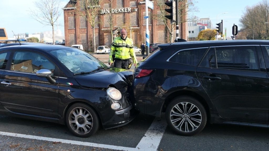 Kop-staartbotsing op Wandelweg in Wormerveer