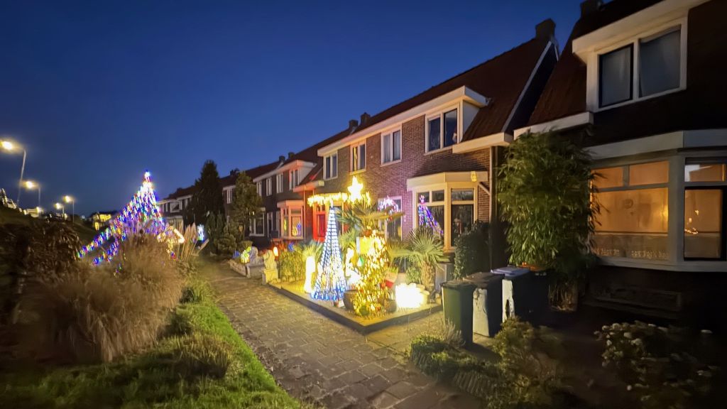 Kersthuisjes kijken #21: Westzanerdijk, Zaandam