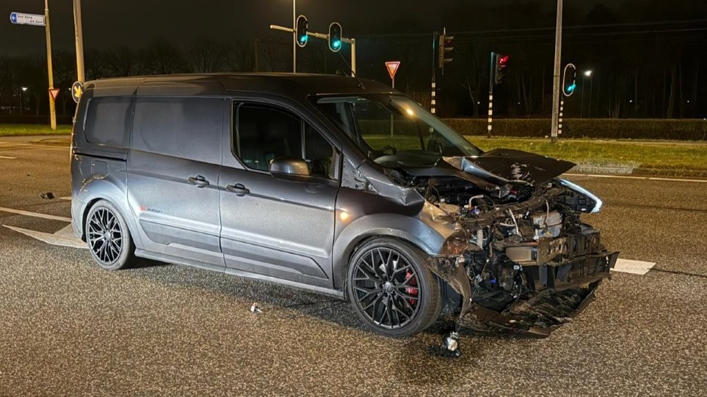 Veel schade bij botsing op kruising Koog a/d Zaan