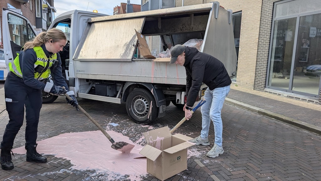 Een kloddertje roze verf hierrrrrr…