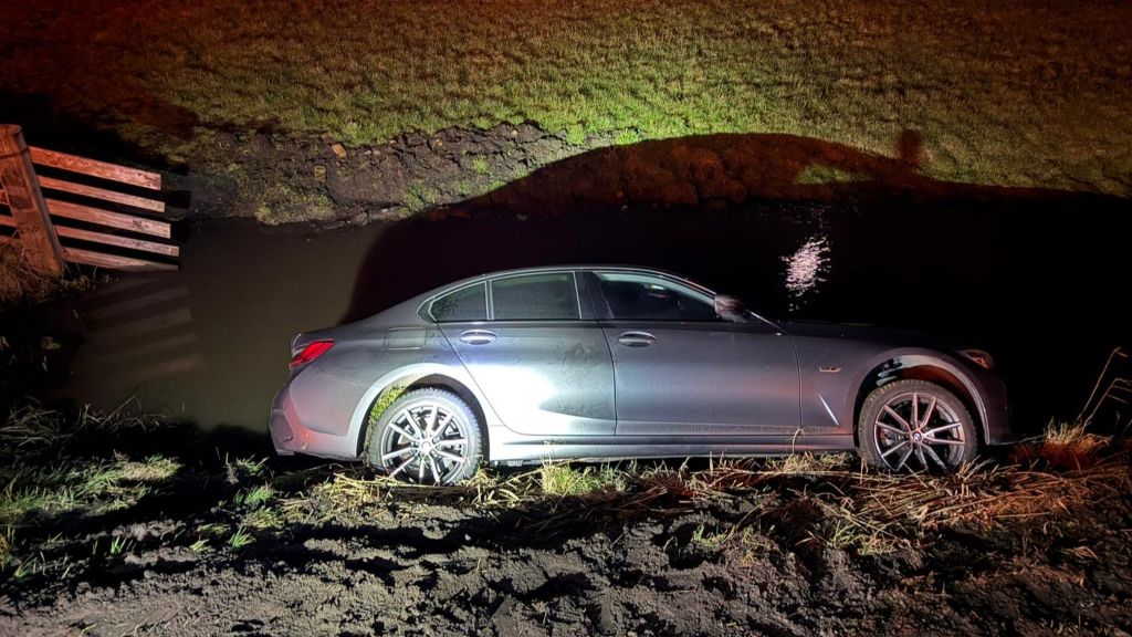 Auto te water Genieweg Assendelft