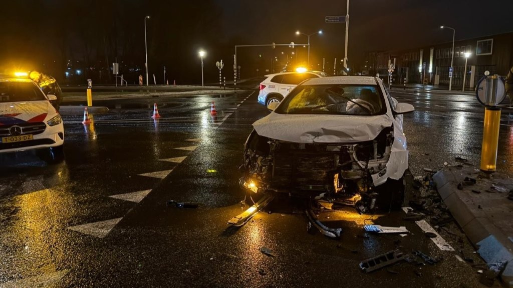 Gewonde en schade bij botsing Noorder IJ- en Zeedijk