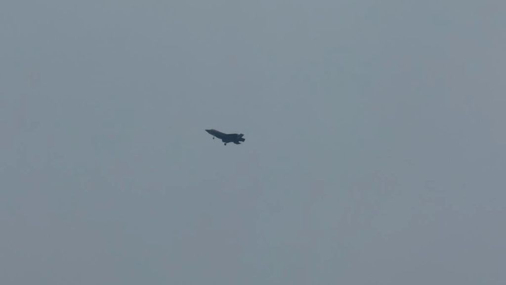 Straaljagers scheren over de Zaanstreek