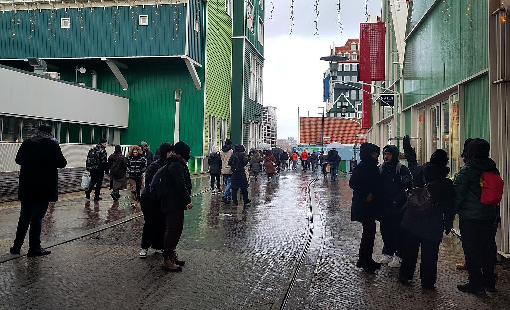 Toeristen trotseren snertweer