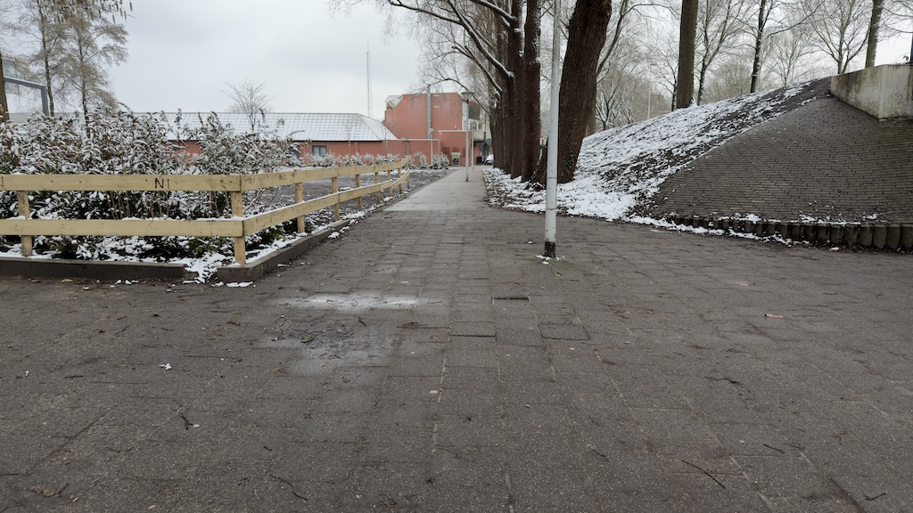 Skeve tegels, struikelend door de Zaanstreek: Drielse Wetering Zaandam