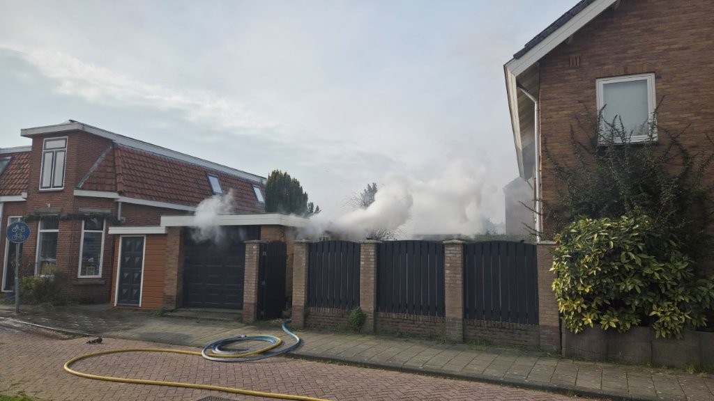 Brand in garage aan Zandweg in Wormer ??