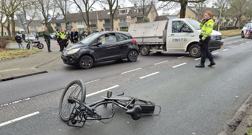 Fietsster ernstig gewond bij De Weer