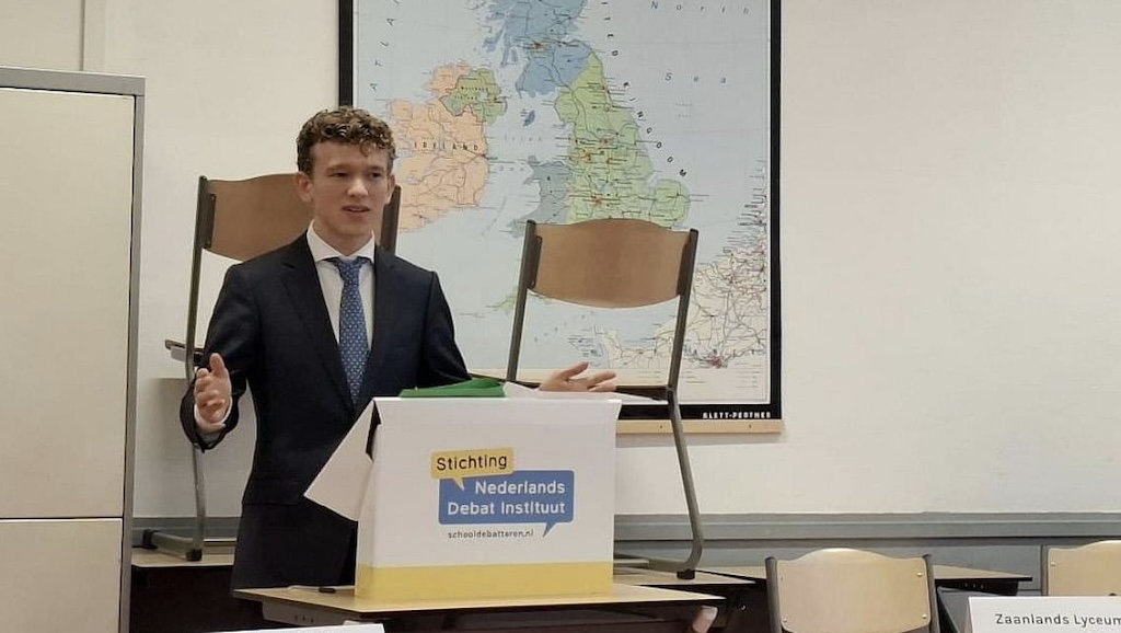 Daniël (17) debatteert voor Zaanlands Lyceum in Provinciehuis