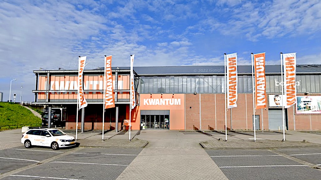 Kwantum en Leen Bakker in andere handen