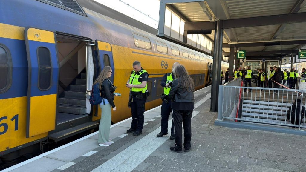 Grote controleactie op Station Wormerveer: tientallen treinen stilgezet