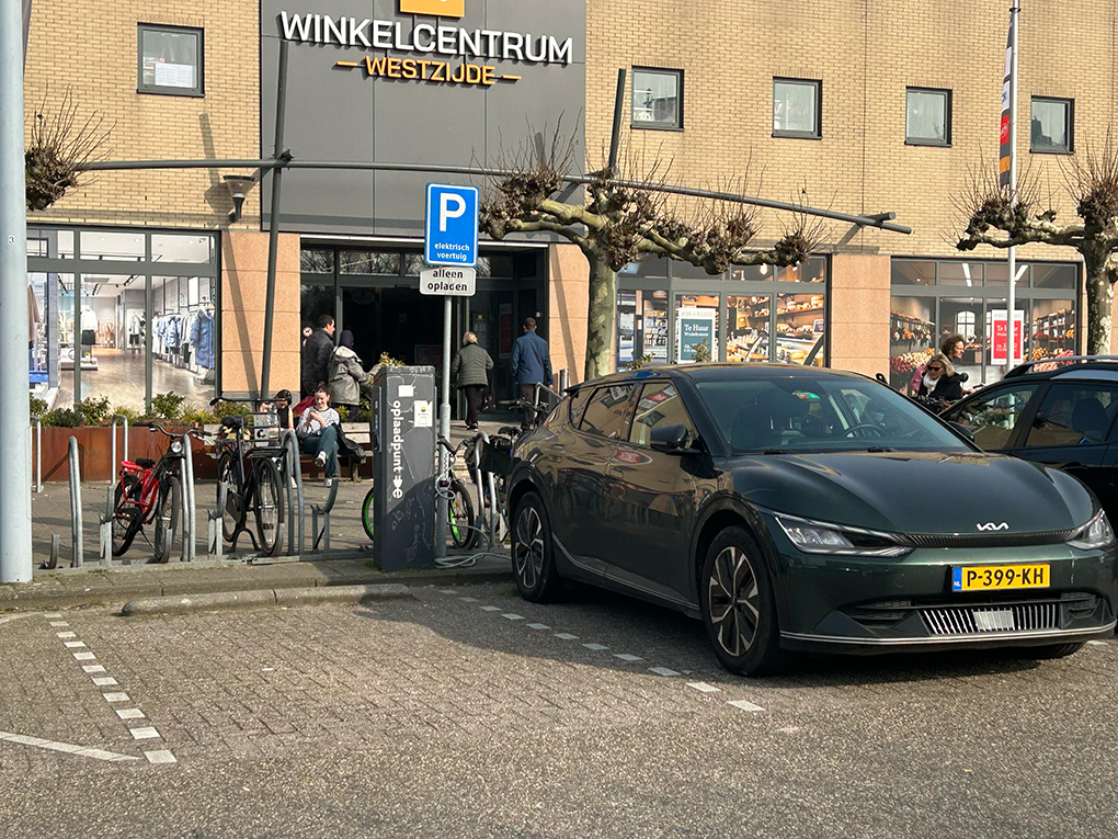 Ruime meerderheid in de raad: laadpaalklevers opgepast!