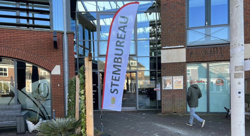 Opinie Steve Smit: Niet peeuwen maar stemmen, zeun