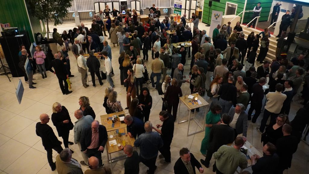 Liveblog GR2026: Spanning stijgt in het stadhuis ????